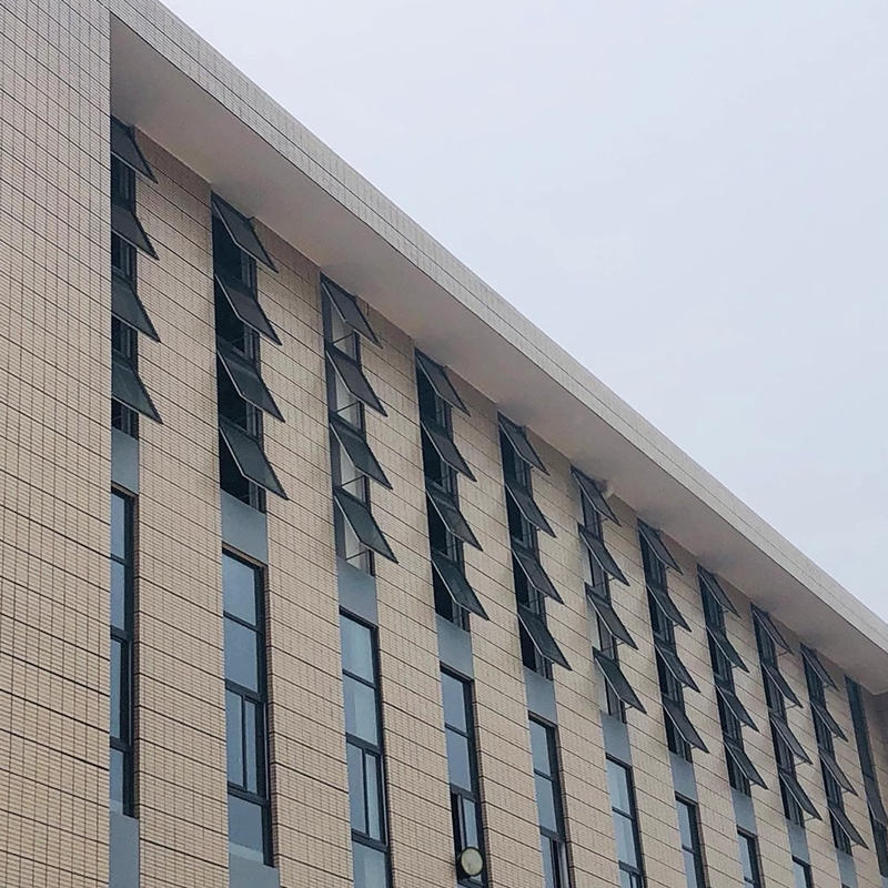 侧幕墙自动消防排烟窗